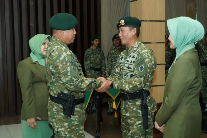 Pangdivif 2 Kostrad Pimpin Acara Serah Terima Jabatan Kepala Staf Divisi Infanteri 2 Kostrad TA 2022