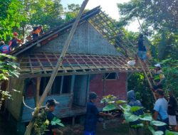 Gotong Royong Warga Tugu Kebon Kalapa: Kepala Dusun Turun Tangan Bongkar Rumah untuk Dibangun Kembali