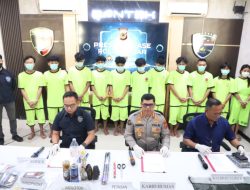 Polda Jabar Hadirkan 11 dari 12 Tersangka Bom Molotov dalam Konferensi Pers