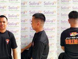 Salira TV Terima Kaos Brimob, Komitmen Mitra TNI–Polri Diperkuat