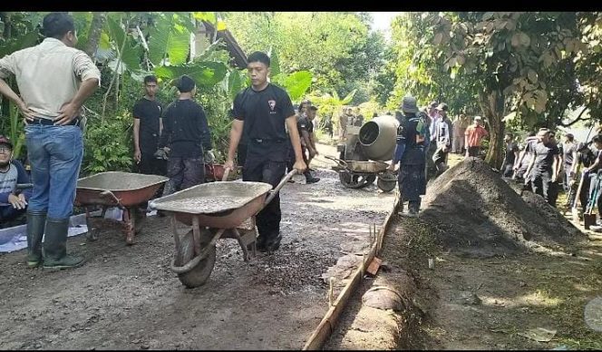 Brimob dan Desa Jelat Ciamis Kompak, Akses Jalan Dusun 245 Meter Tak Lagi Sulit