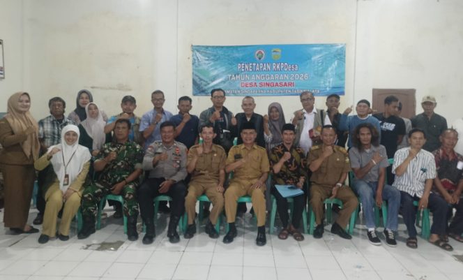 Babinsa Serma Suroto Hadiri Rakor LKD dan Pelantikan Pejabat Desa Sukaluyu: Wujud Nyata Sinergi TNI dengan Pemerintah Desa