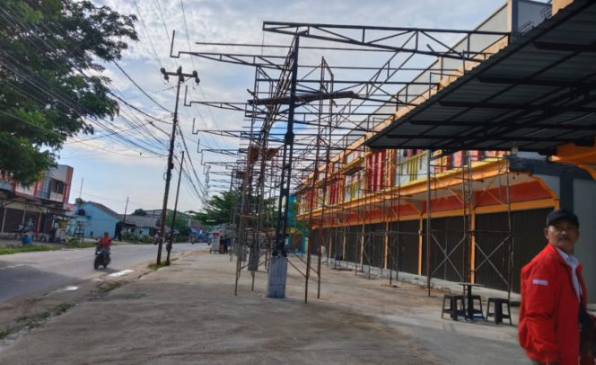 Kanopi Ruko di Sungai Raya Diduga Langgar Aturan PLN, Dinas PU Bungkam