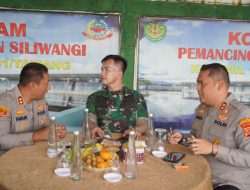 Kebersamaan TNI-Polri di Tasikmalaya: Dua Kapolres Beri Kejutan Ulang Tahun untuk Dandim 0612