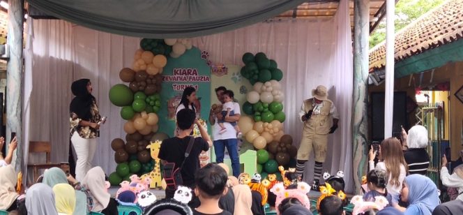 Keceriaan Ulang Tahun Pertama Kiara Zevania Fauzia: Penuh Syukur dan Cinta di Halaman SDN Cikiara