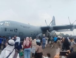Open Base HUT TNI ke-80 di Lanud Husein Bandung: Ribuan Warga Antusias Saksikan Pameran Pesawat Militer