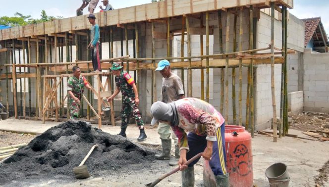 Sinergi TNI dan Warga: Sertu Yana Pimpin Gotong Royong Pengecoran Masjid Al Barokah di Sukarame