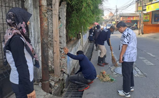 Warga Pasirlayung Kompak Gelar Aksi Bebersih Bandung Serentak