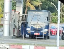 Dugaan pelanggaran: bus plat merah isi solar subsidi di SPBU Karimun