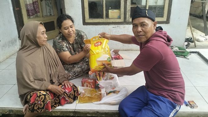 MIRIS! Warga Ciamis “Puasa” Tak Punya Beras, Bos Durian Kujang Turun Gunung ‘Sentil’ Pemdes Sukasenang! Kadus Tugu Bantah Telantarkan Warga