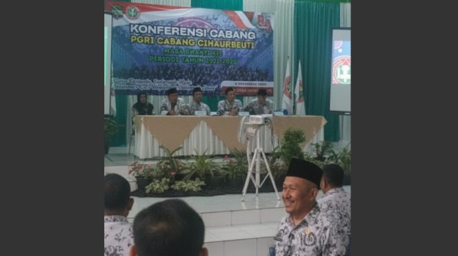 Kepala SMPN 2 Cihaurbeuti H. Sartono Apresiasi Pelaksanaan Konferensi Cabang PGRI Cihaurbeuti 2025