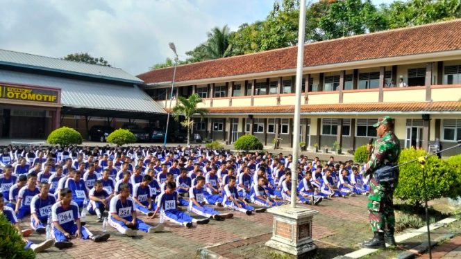 Koramil Singaparna Tanamkan Disiplin dan Karakter Siswa SMK YPC Jelang PKL