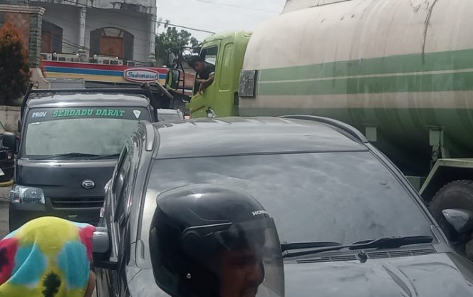 Krisis BBM di Kuala Langkat, Antrean Truk Capai Satu Kilometer
