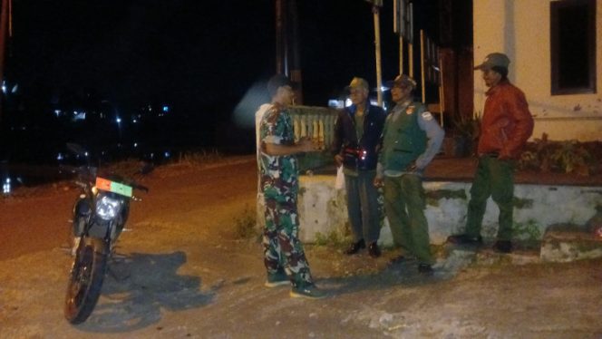 Patroli Malam Babinsa Cikadongdong Perkuat Keamanan dan Ketahanan Wilayah
