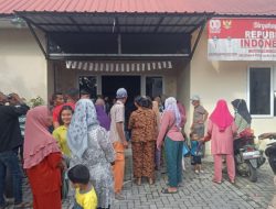 Penyaluran Bantuan PKH Beras di Kelurahan Pekan Kuala Berlangsung Tertib dan Kondusif