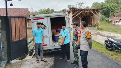 Peran Babinsa Desa Cikadongdong Sertu Agus Hadian dalam Mengawal Distribusi MBG di Singaparna