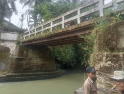 Pondasi Jembatan Dusun III Sido Rukun Terancam Ambruk