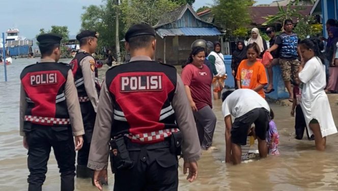 Sat Samapta Polres Karimun Lakukan Monitoring Banjir Rob di Sejumlah Titik