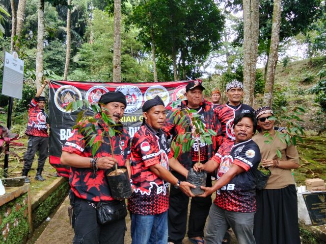 Hijaukan Gunung Ciremai, MPW Pemuda Pancasila Jabar Bersama Owner Durian Kujang Tanam 3.000 Pohon