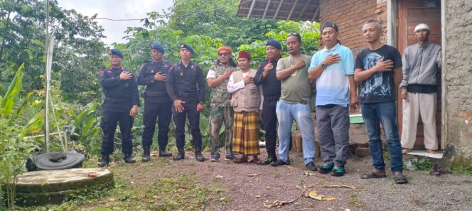 Jumat Berkah Brimob Jabar dan Durian Kujang Blusukan Gang Sempit Ciamis