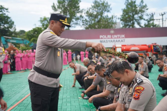 Kapolres Tasikmalaya Kota Pimpin Upacara Kenaikan Pangkat Personel