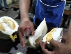 Kedai Durian Kujang Cikoneng Jadi Magnet Pecinta Durian dari Berbagai Kota