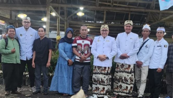 Owner Durian Kujang Cikoneng Resmi Sandang Gelar Raden dari Keraton Cirebon