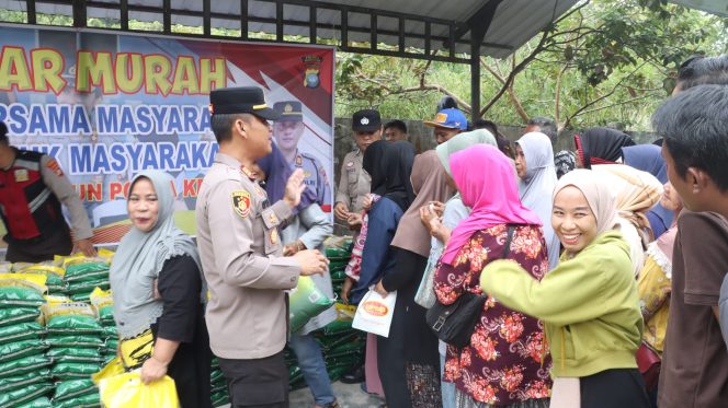 Polsek Meral Gelar Pasar Murah Beras SPHP Untuk Warga Karimun