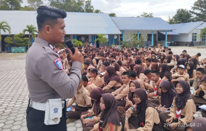 Satlantas Polres Karimun Laksanakan Police Goes To School di SMPN 3 Tebing