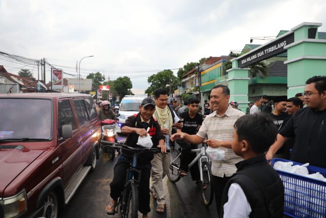 Dandim 0612 Tasikmalaya Bagikan 1000 Takjil Bersama Bikers Advocate