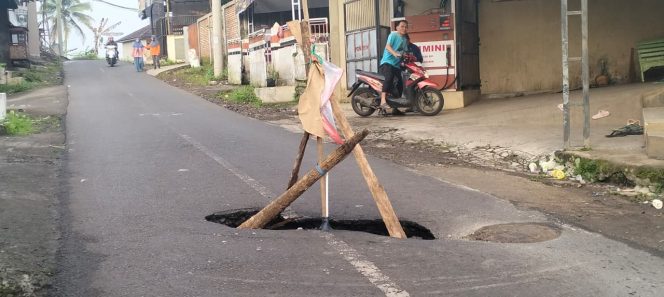 Jalan Nagrog Menuju Nagrak Ciamis Amblas, Akses Angkot 014 Terhenti