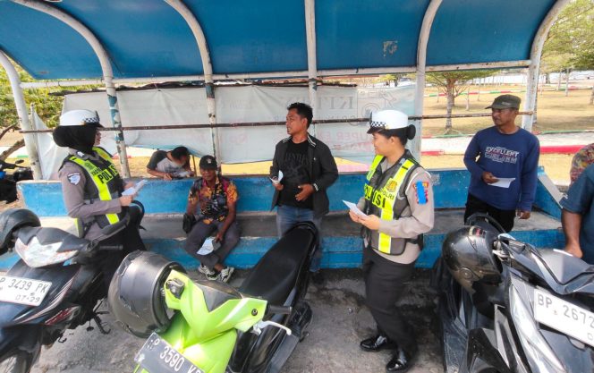 Satlantas Polres Karimun Bagikan Helm Operasi Seligi 2026