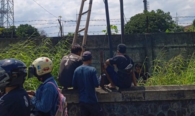 Asep “Jablay” Soroti Keselamatan Pekerja Proyek Tiang WiFi PT KAI