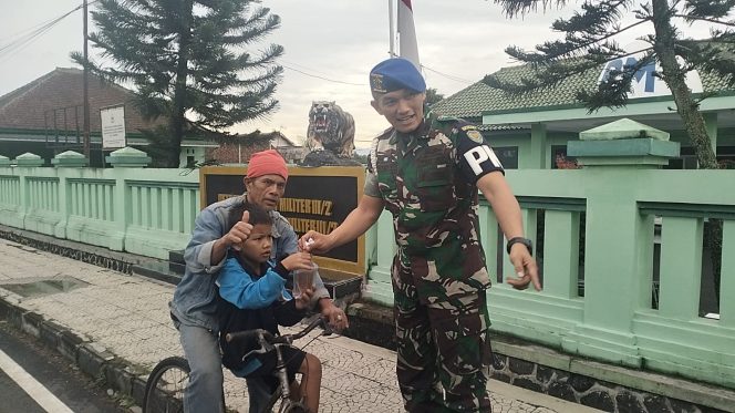 Sinergi Subdenpom III/2-2 Tasikmalaya Dan Gandara Group Bagikan 1.000 Takjil