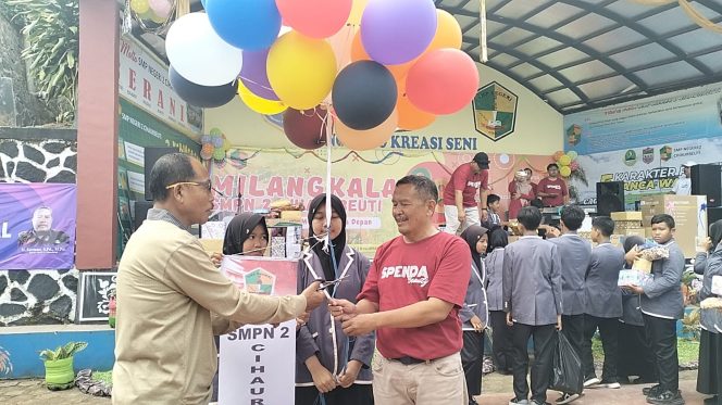 Milangkala Ke-28 SMPN 2 Cihaurbeuti Meriah Dengan Bazar