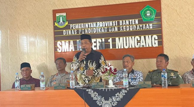Kepala SMAN 1 Muncang, Puspito, M.Pd, saat memaparkan mekanisme SPMB TA 2026/2027 di hadapan unsur Muspika dan tokoh masyarakat, Kamis (16/4/2026).
