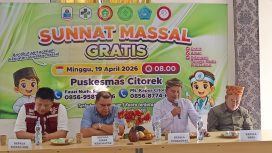 Jajaran pimpinan lintas sektor saat pembukaan Sunatan Massal Gratis di Puskesmas Citorek, Lebak, Minggu (19/4/2026). Kolaborasi antara Puskesmas, Pemdes Citorek Barat, dan Amprak Citorek ini menjadi bukti nyata hadirnya pelayanan kesehatan yang menyentuh langsung masyarakat desa.