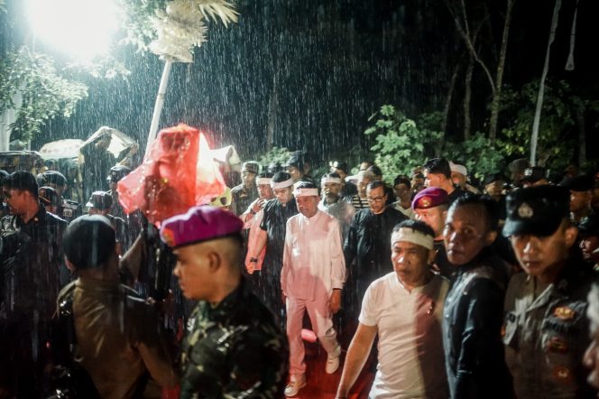 Bupati Ciamis Dampingi Kirab Mahkota Binokasih