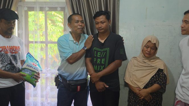 Owner Durian Kujang Kunjungi Korban Dugaan Percobaan Bunuh Diri Cirahong