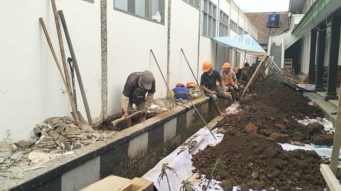 Revitalisasi SMAN 1 Sindangkasih Rp1,15 Miliar Diduga Langgar K3