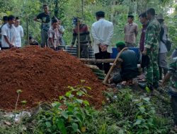 Satgas TMMD Ke-129 Bantu Pemakaman Warga Parungponteng