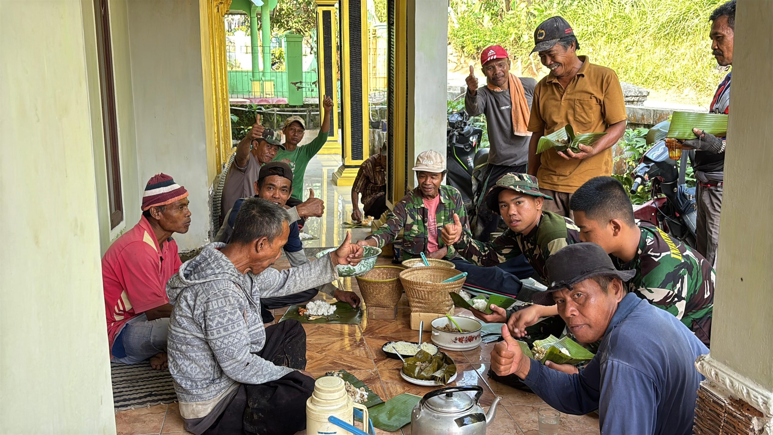 Satgas TMMD Ke-129 Pererat Kebersamaan Bersama Warga