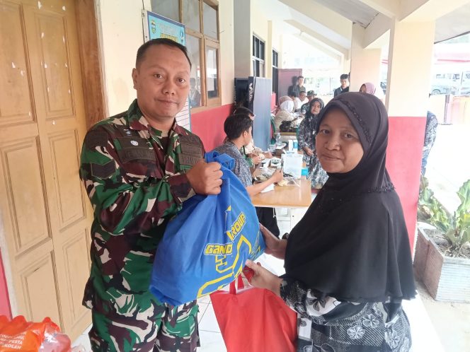 TMMD Ke-129 Salurkan 100 Paket Sembako di Parungponteng