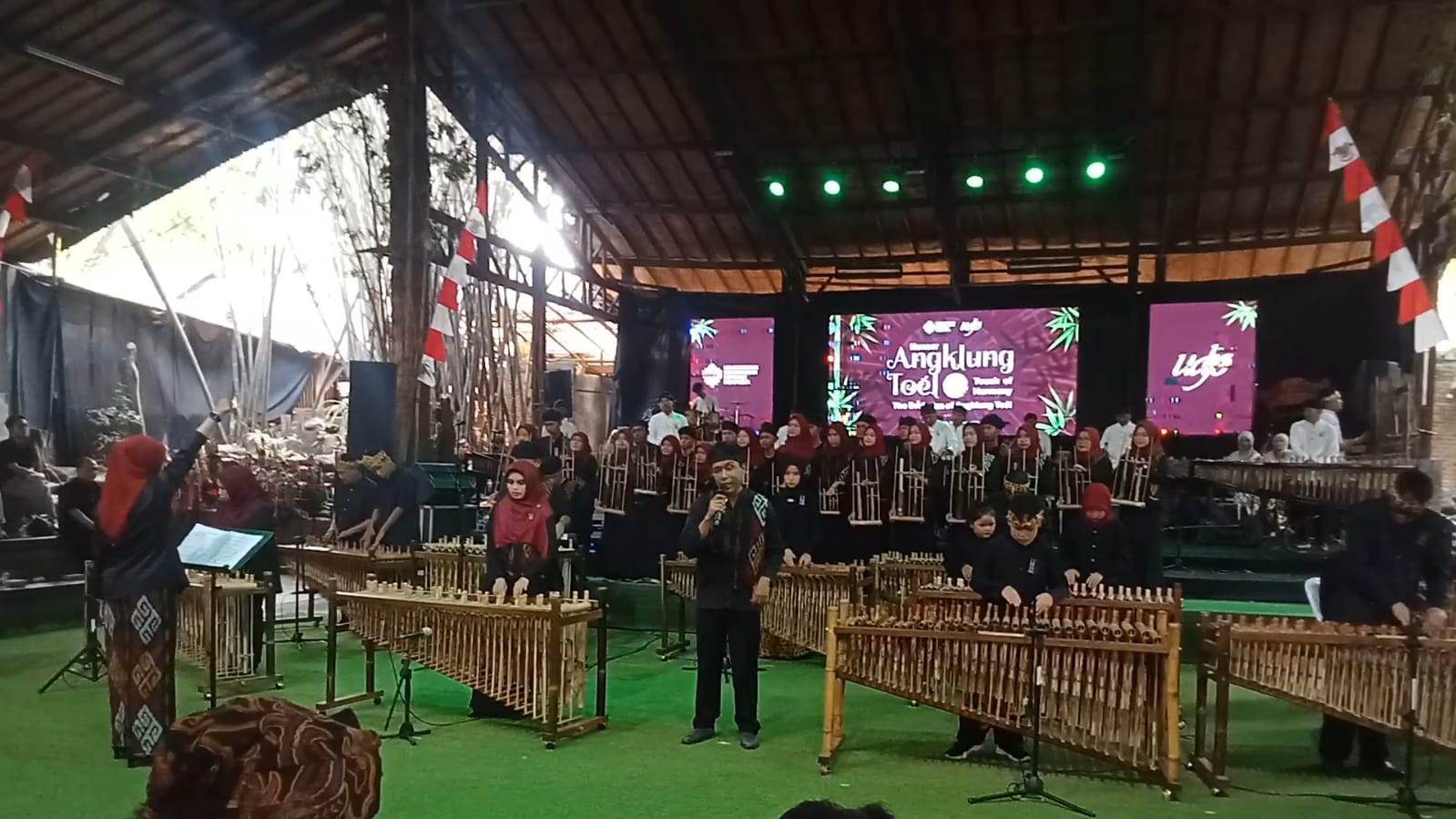 Angklung Toel Hadir dalam Konser Touch of Harmony