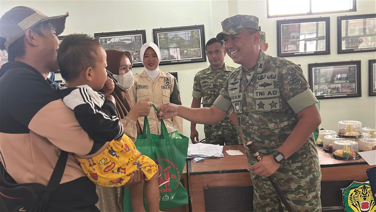 Baksos HUT Ke-81 TNI Layani Donor Darah hingga Khitanan