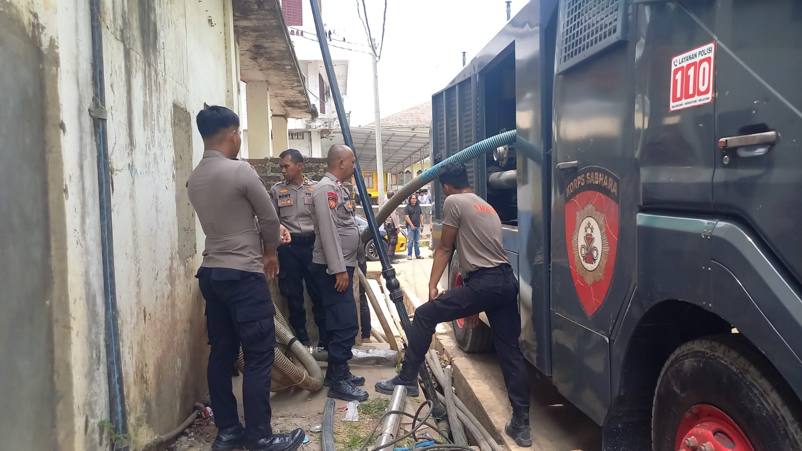 Polres Tasikmalaya Kota Salurkan 6.000 Liter Air Bersih